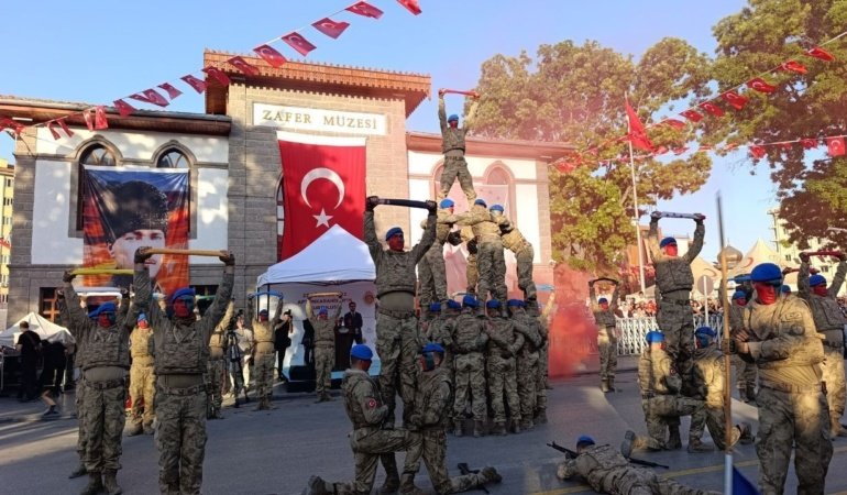 Afyonkarahisar'ın düşman işgalinden kurtuluşunun 104. yıldönümü coşkuyla kutlandı
