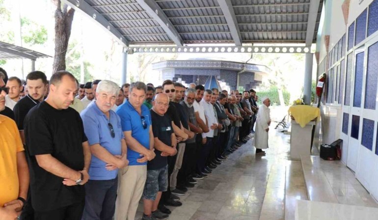 Denizli’de otomobilin çarptığı kadın son yolculuğuna uğurlandı