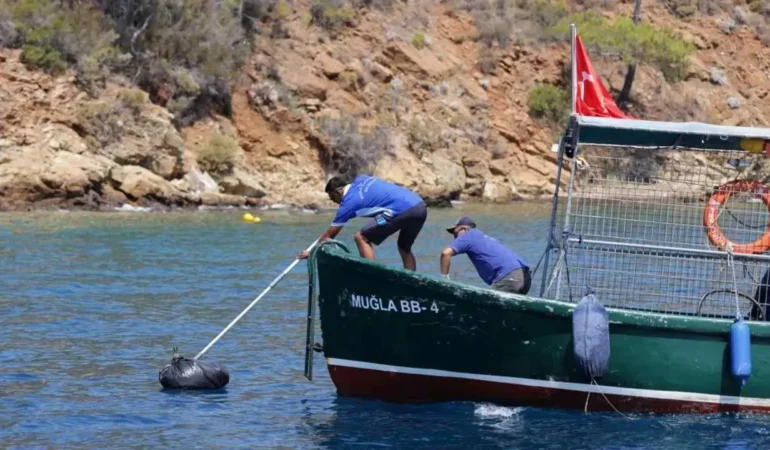 Muğla'nın koylarında temizlik seferberliği: 11 yılda 306 ton atık toplandı