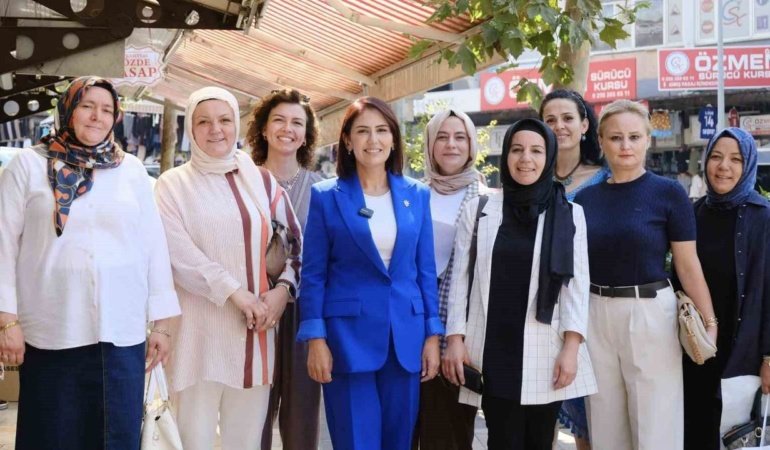 AK Parti Kadın Kolları Teşkilatı Bayramyeri’nde esnafı ziyaret etti