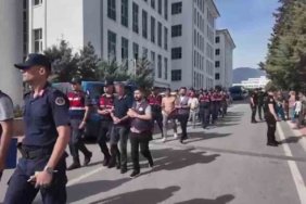 Adliyeye-sevk-edilen-suphelilere-ailelerinden-ibretlik-tepki-featured