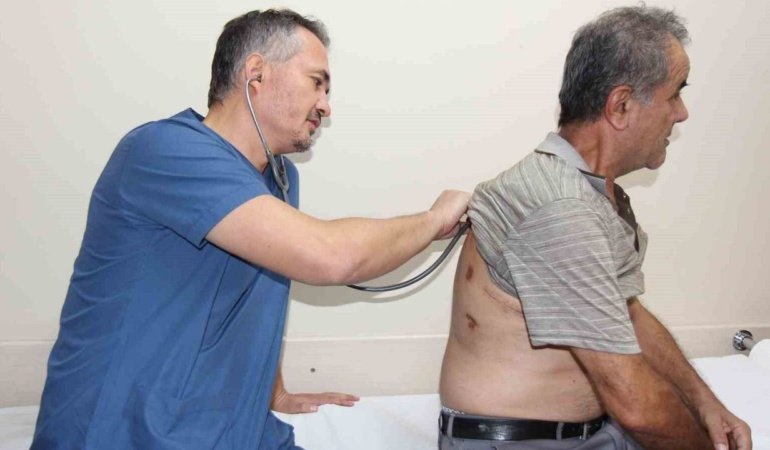 Akciğerindeki 20 santimetrelik dev balon ameliyatla alındı