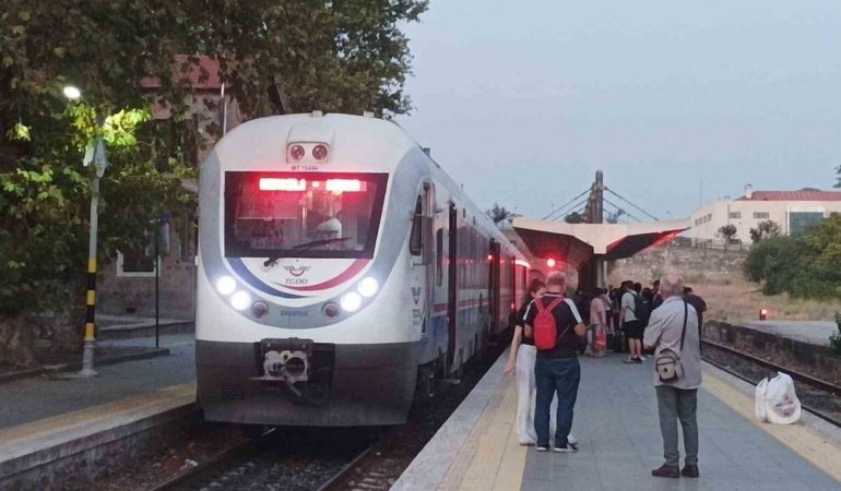 Denizli-İzmir treni arıza yaptı