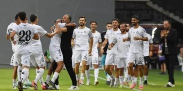 Izmir-derbisinde-gulen-taraf-Altay-oldu-Bucaspor039u-deplasmanda-2-1-maglup-etti-featured