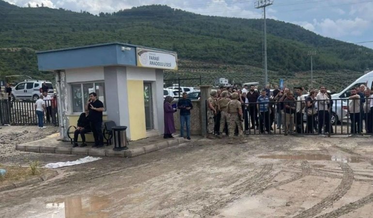 Osmaniye'de okul bahçesinde silahlı saldırı: Öğretmen hayatını kaybetti