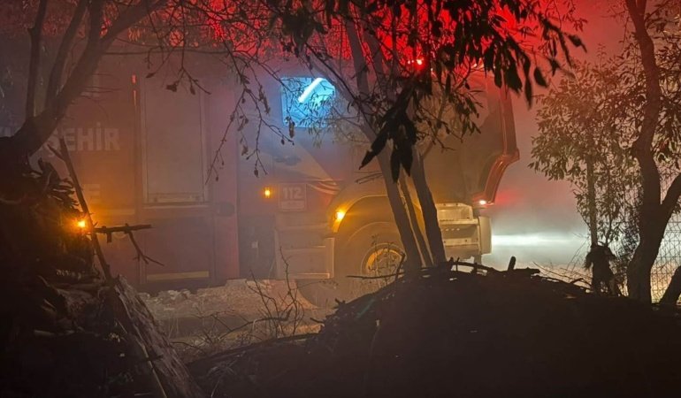 Alevlerin arasında kalarak hayatını kaybetti