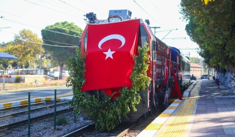 Manisa'da büyük coşku: Atatürk'ün kente gelişinin 101. yılı törenlerle kutlandı