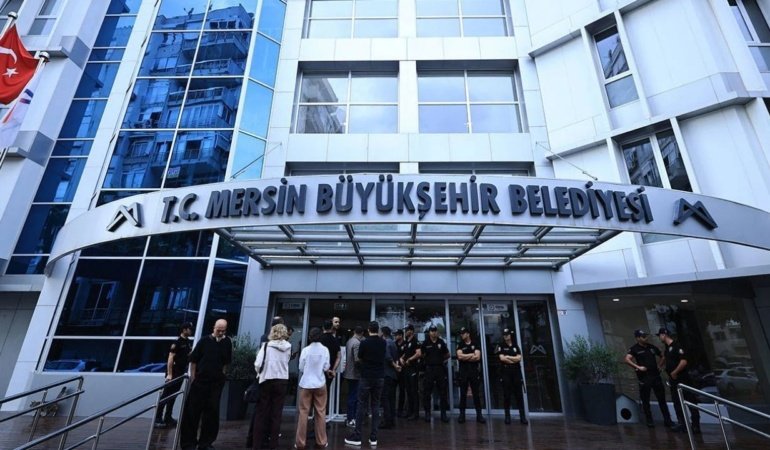 Mersin’de belediyelere operasyon: Vahap Seçer dâhil 59 kişi gözaltına alındı