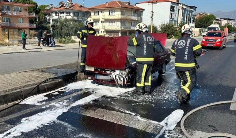 Sarayköy’de araç yangını itfaiye ekiplerince söndürüldü