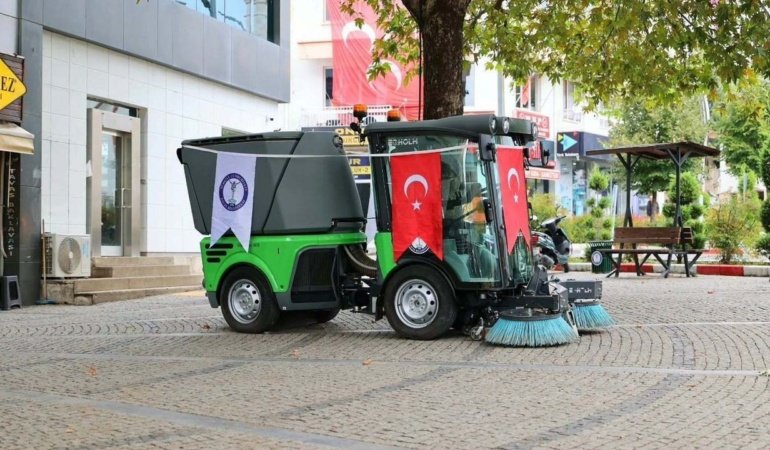 Tavas Belediyesinin araç filosu yeni temizlik aracıyla güçlendi
